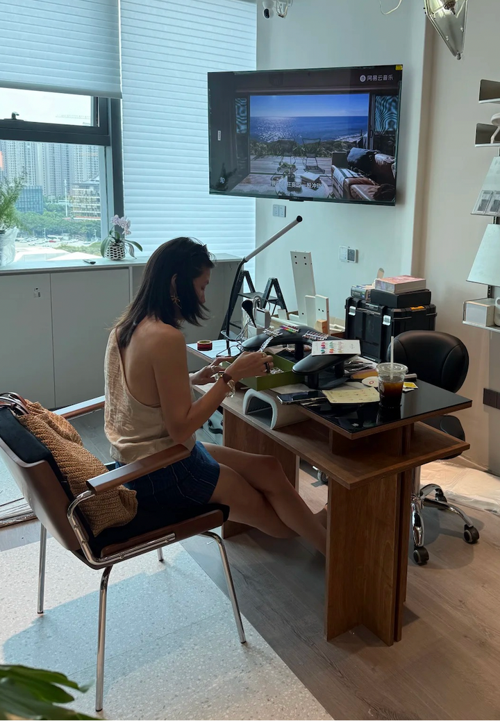 Ergonomic Black Velvet-Upholstered Arm Office Chair