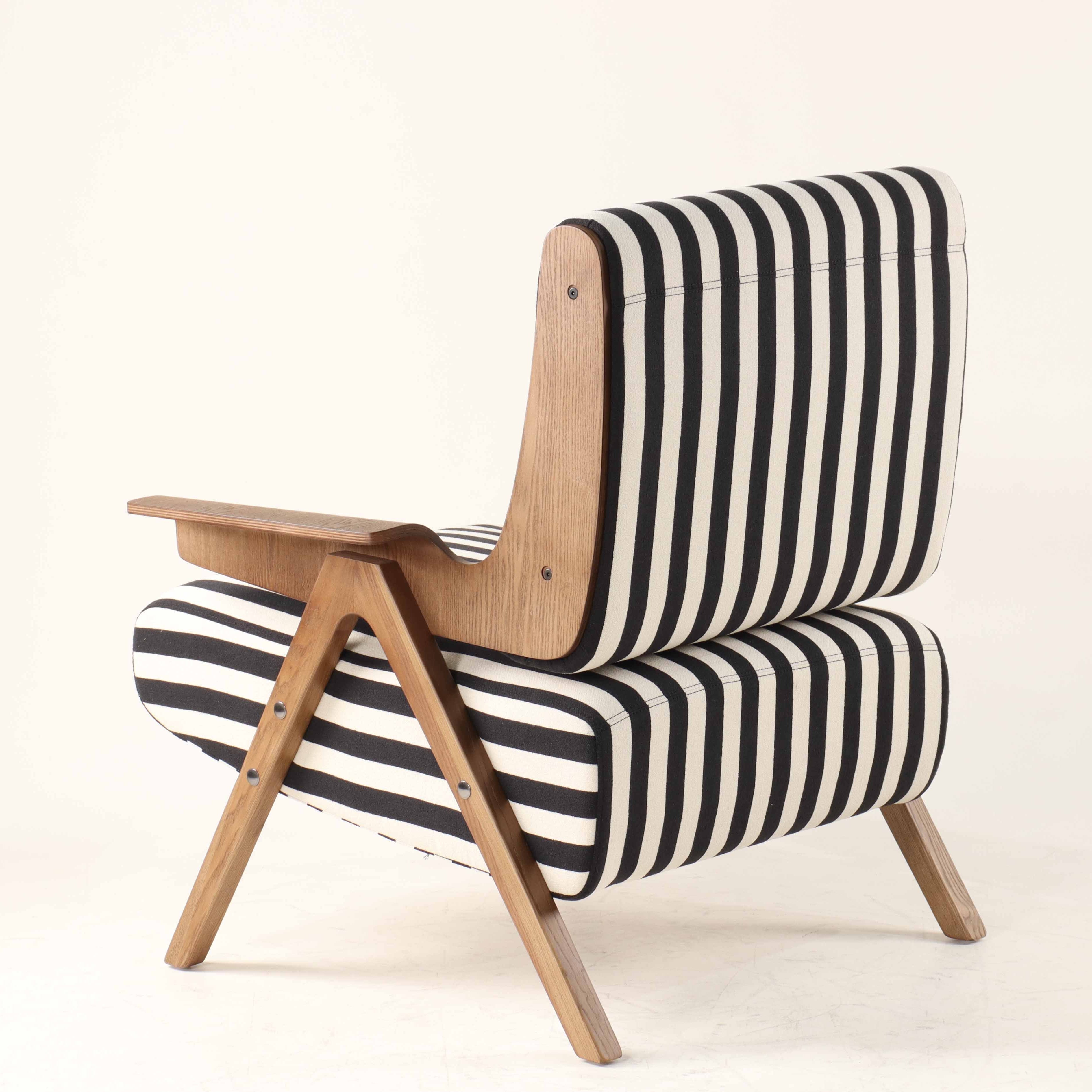  Accent Chair - Beautifully Finished in Every Detail